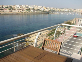 SeaFront Apartment Marsascala